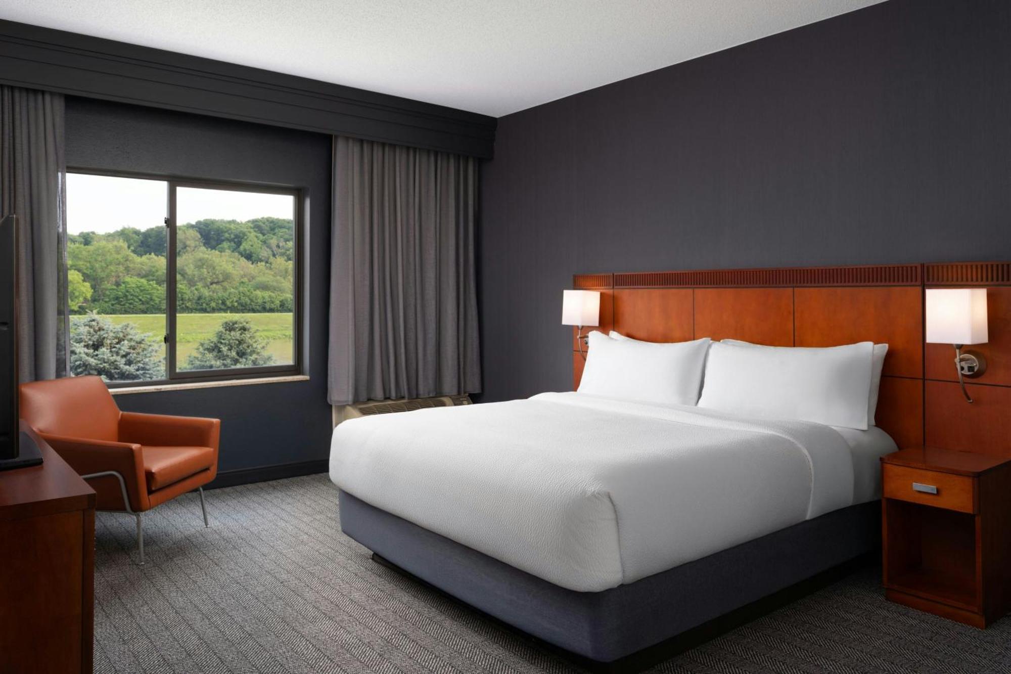 King Room Roll Shower Sofa Bed Mobility Access or Hearing Accessible,1697884771:JPEG
